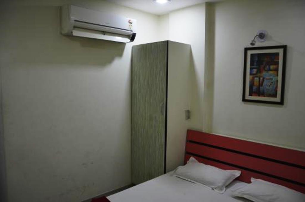 Hotel Royal Apple Ahmedabad Eksteriør billede