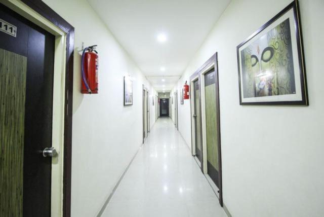 Hotel Royal Apple Ahmedabad Eksteriør billede