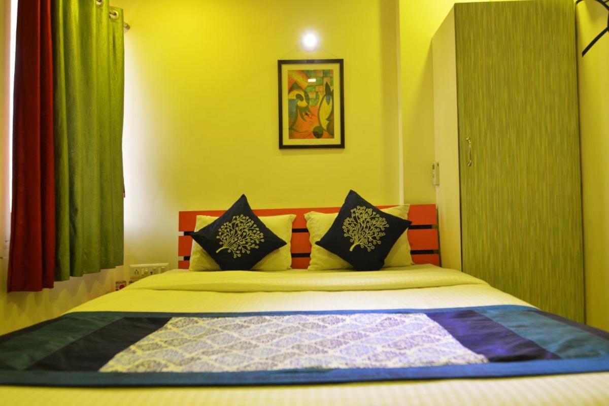 Hotel Royal Apple Ahmedabad Eksteriør billede