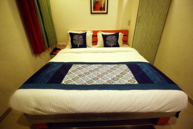 Hotel Royal Apple Ahmedabad Eksteriør billede