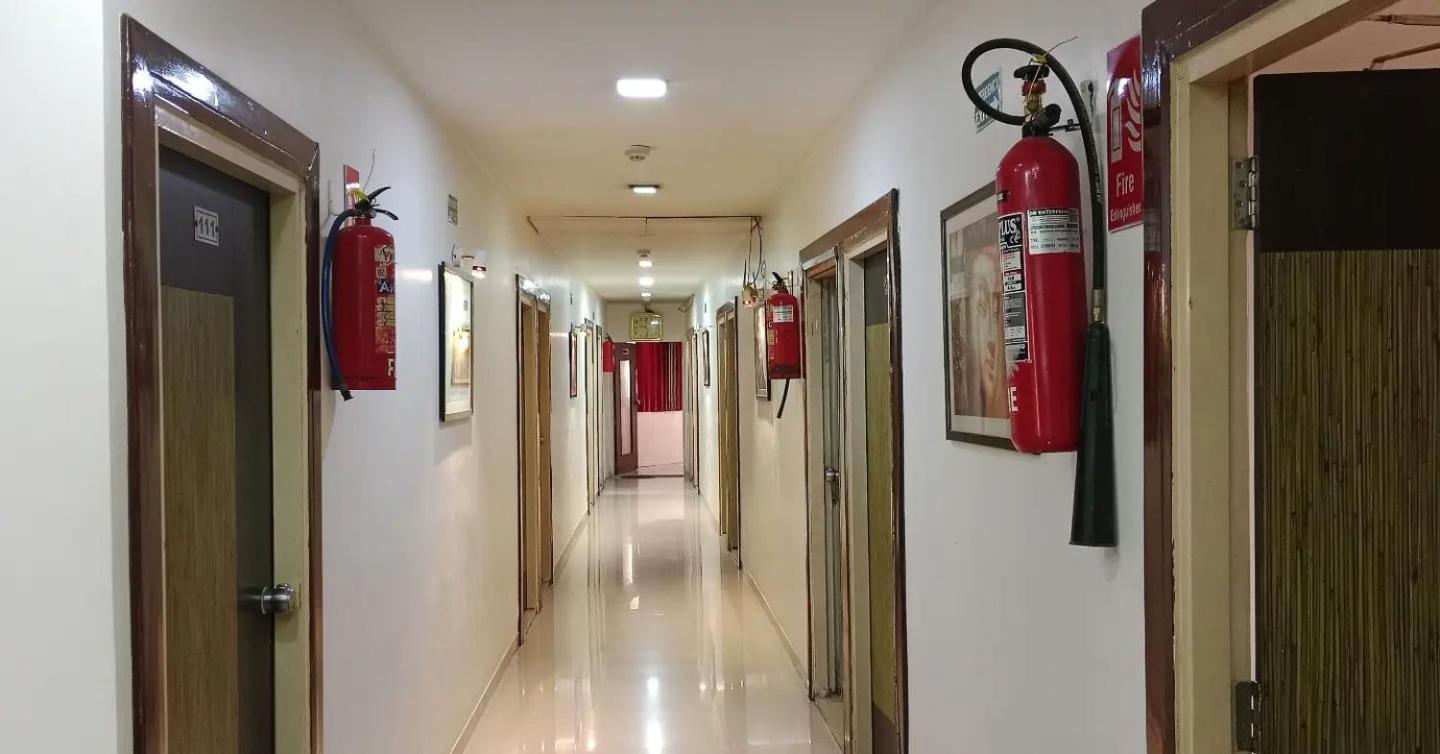 Hotel Royal Apple Ahmedabad Eksteriør billede