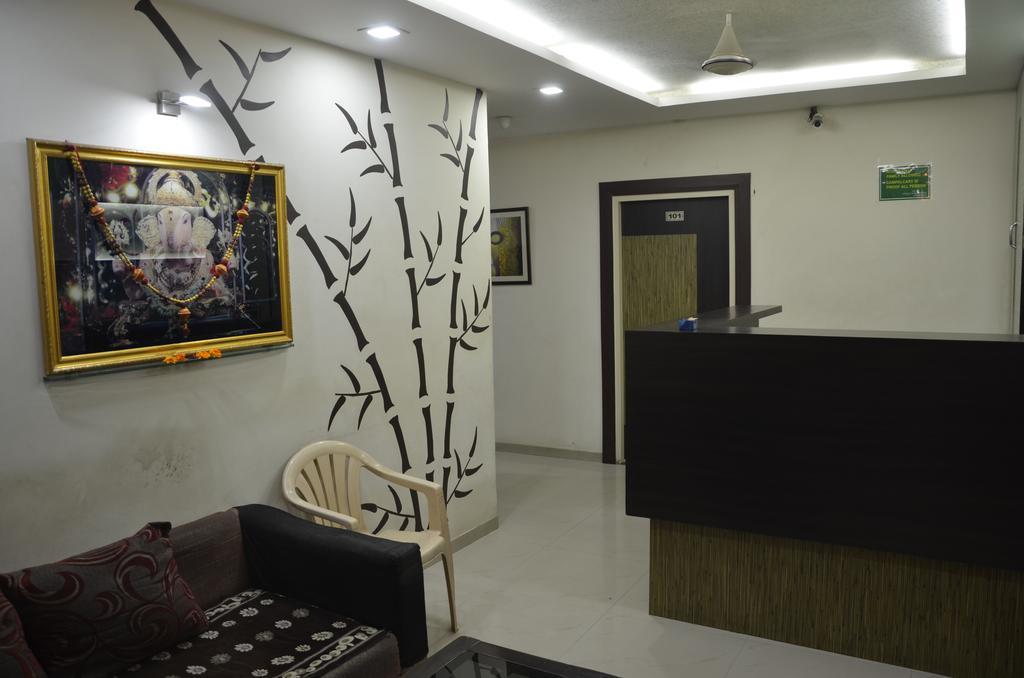 Hotel Royal Apple Ahmedabad Værelse billede